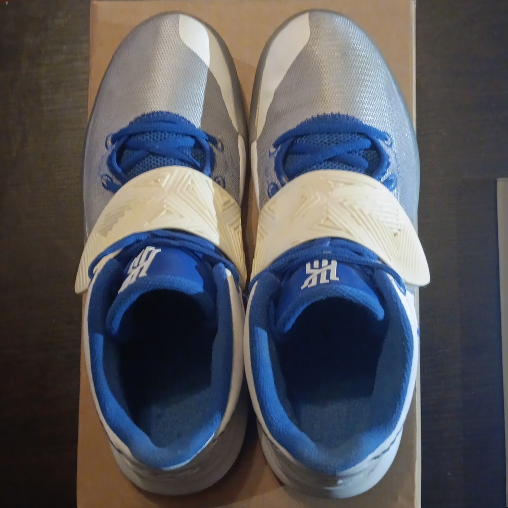 Nike Kyrie Irving Flytrap3 (2020) White Varsity Royal  SZ 11 EUC - Picture 6 of 9
